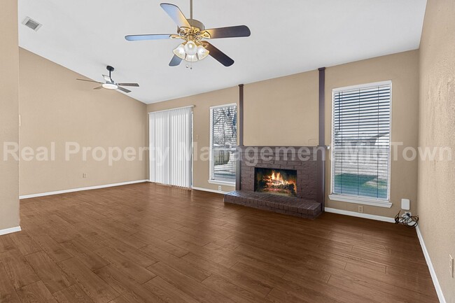 Building Photo - 3807 Glengate Dr