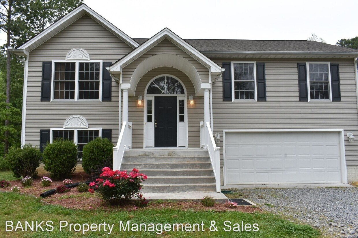 Primary Photo - 4 br, 3 bath House - 108 American Dr