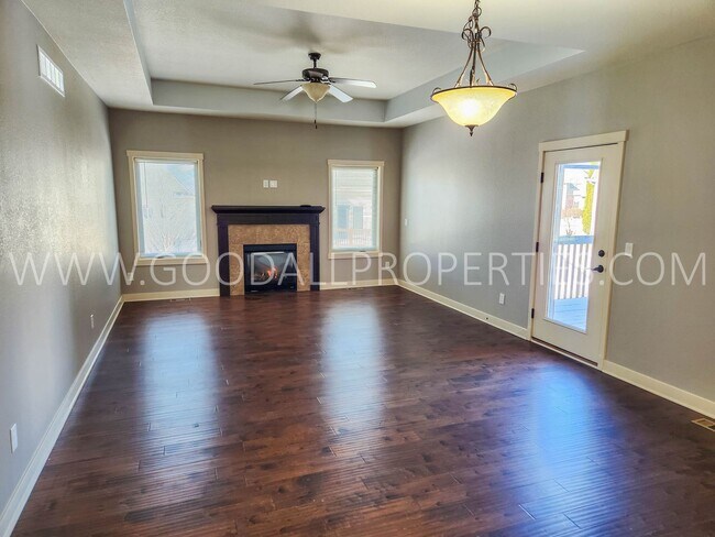 Building Photo - Beautiful 3 Bedroom 2.5 Bath walkout ranch...