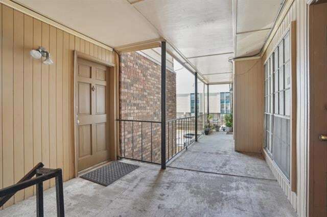 Foto del edificio - 3320 N Arnoult Rd