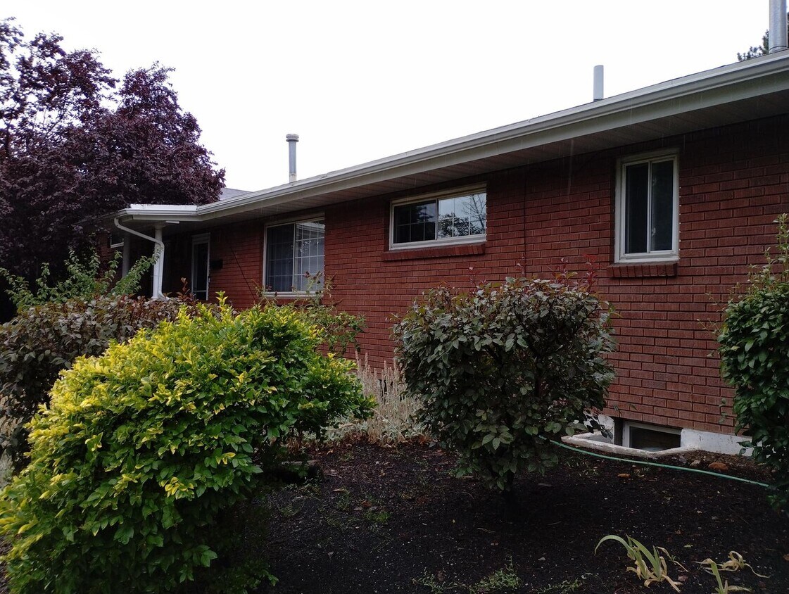 Foto principal - Coming Soon!! Stunning Bonneville Hills 3b...