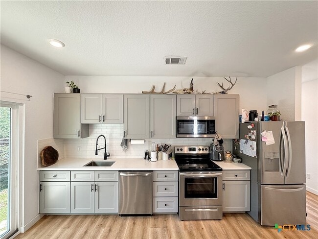 Building Photo - 1200 Willow Dr