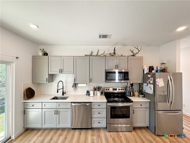 Foto del edificio - 1200 Willow Dr