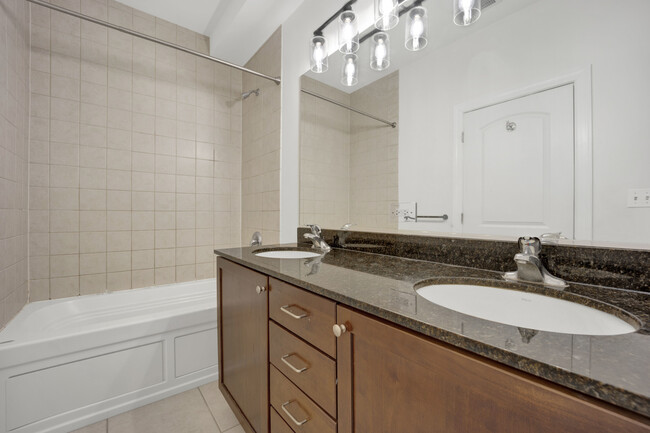 Foto del edificio - 3738 N Wilton Ave