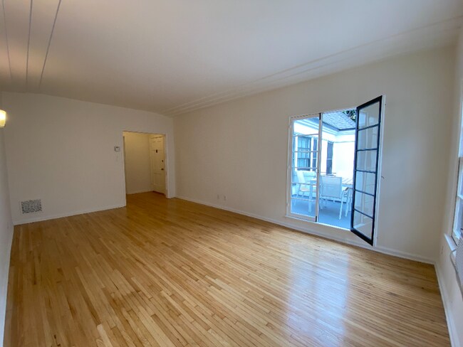 Foto del edificio - 9006 Burton Way
