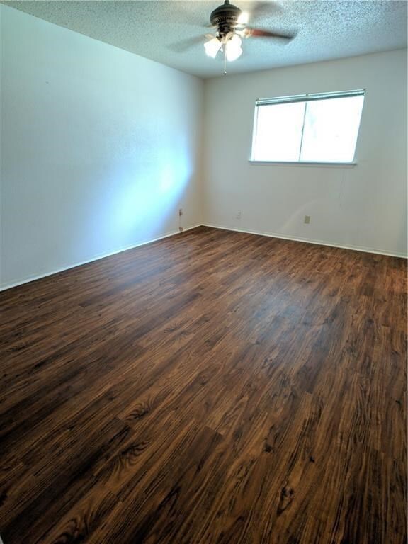 Building Photo - 521 Chisholm Valley Dr