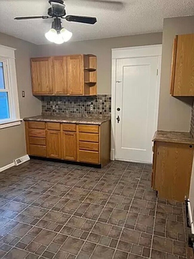 Building Photo - 30 Cushing Place