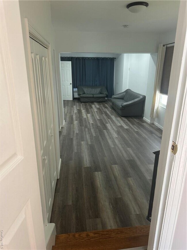 Foto del edificio - 862 Midland Ave