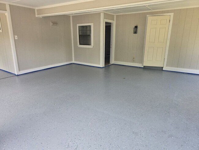 Building Photo - Spacious 3-Bedroom Home in Prime Irving Lo...