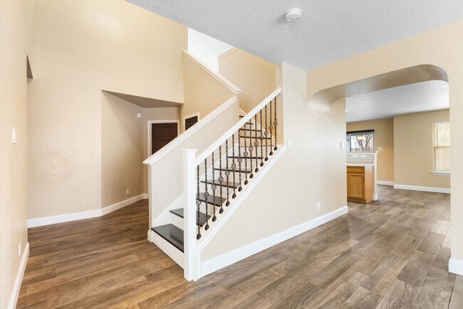 Foto del edificio - 4 Bedroom 2 1/2 bath Springtree Ranch Subdivision