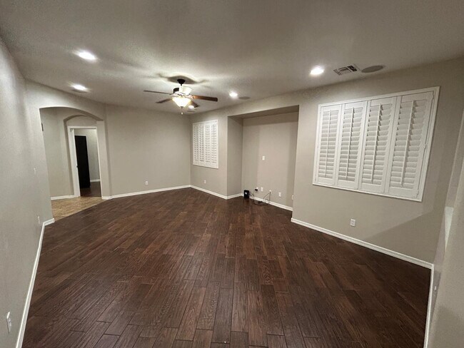 Building Photo - 5411 W Rowel Rd