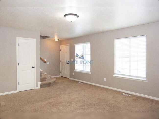 Foto del edificio - 3424 Newland Loop
