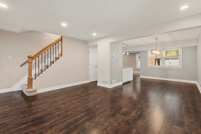 Building Photo - 6420 Thomas Paine Ct