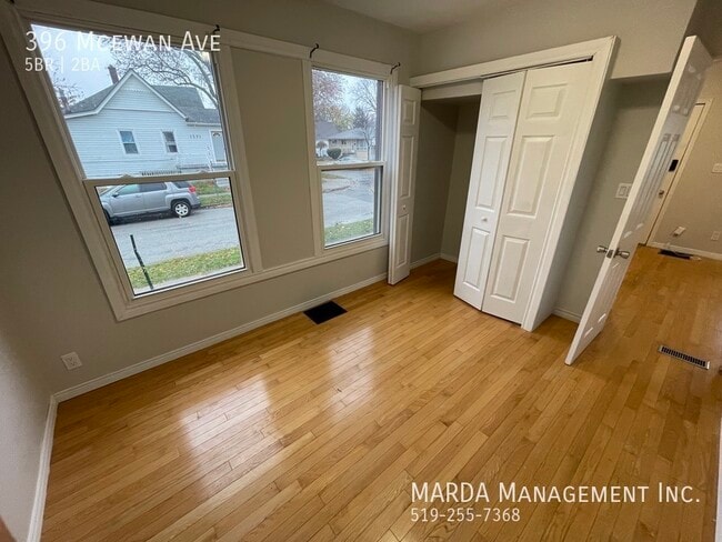 Building Photo - SPACIOUS 5 BED/2 BATH HOUSE! + Utilities