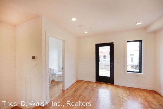 Building Photo - 609 Gresham Pl NW