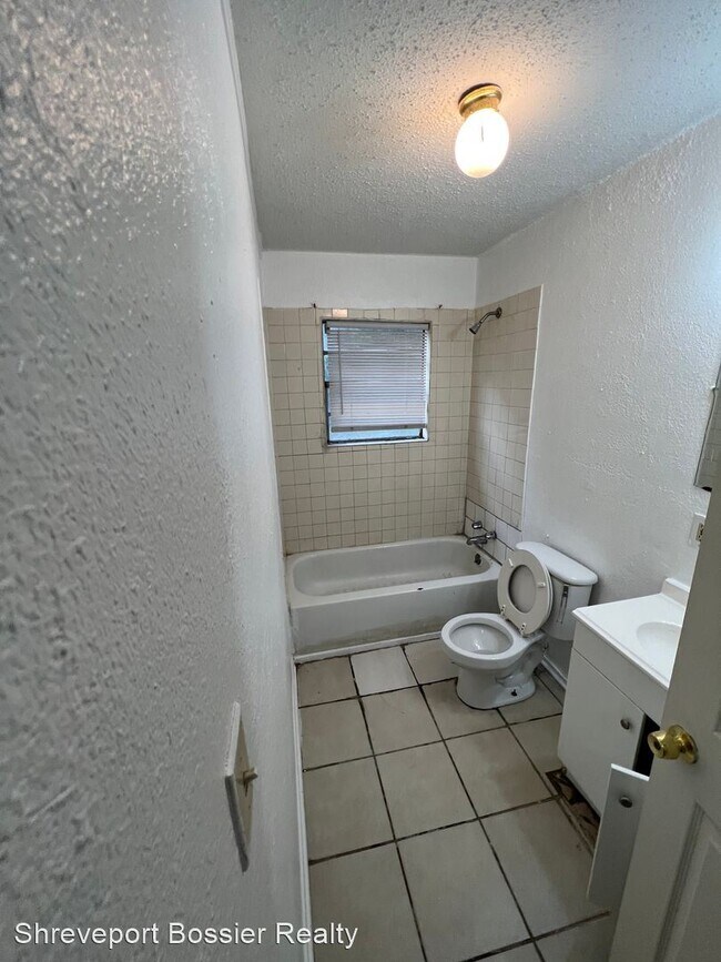 Building Photo - 3 br, 1 bath House - 685 Rainbow Dr