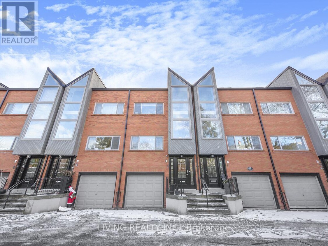 Photo principale - 155-155 Woodbine Ave