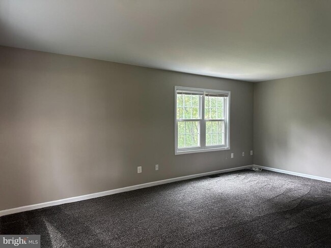 Building Photo - 1848 Foxdale Ct