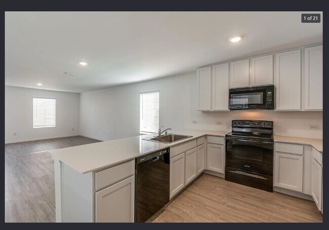 Building Photo - 6310 Sandpiper Ln