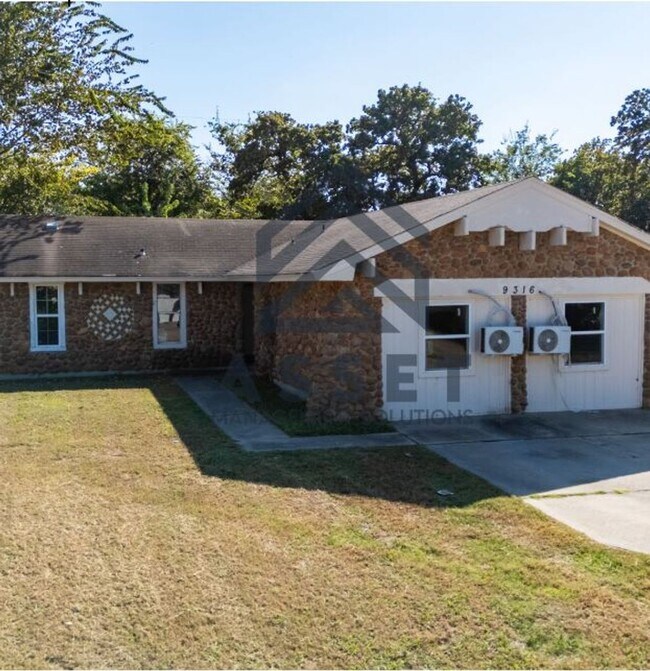 Foto del edificio - 9316 NE Stardust Ln