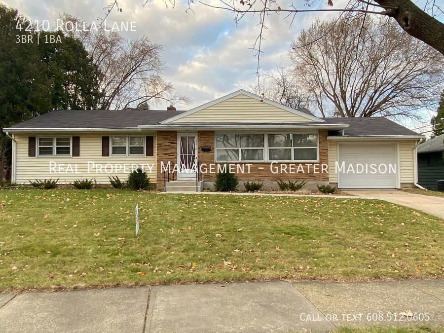 Primary Photo - Spacious 3 bedroom Ranch Style Home with s...