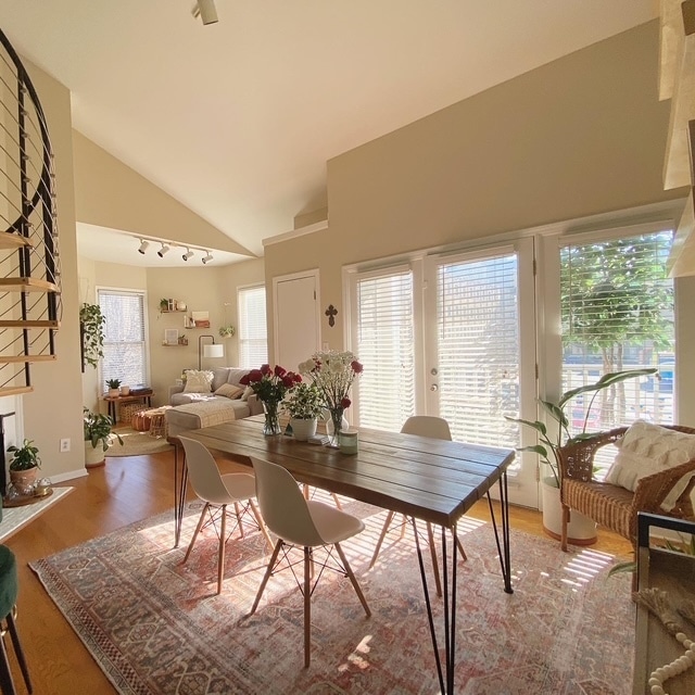 Building Photo - 230 S Cedar St