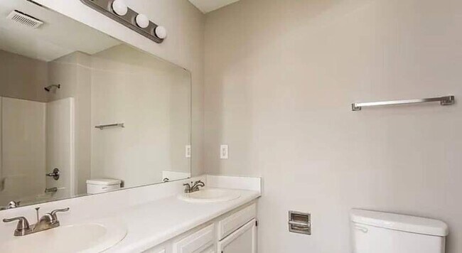 Foto del edificio - 4103 Landerwood Dr