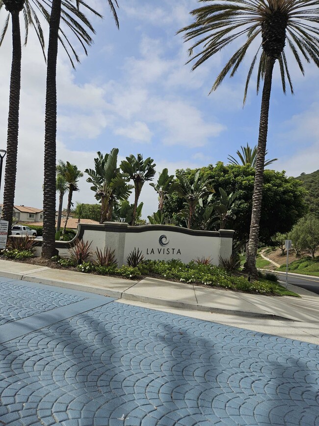Building Photo - 30902 Club House Dr