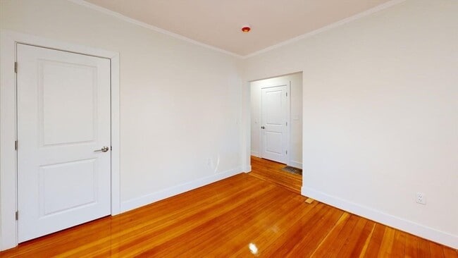 Building Photo - 391 Linwood Ave