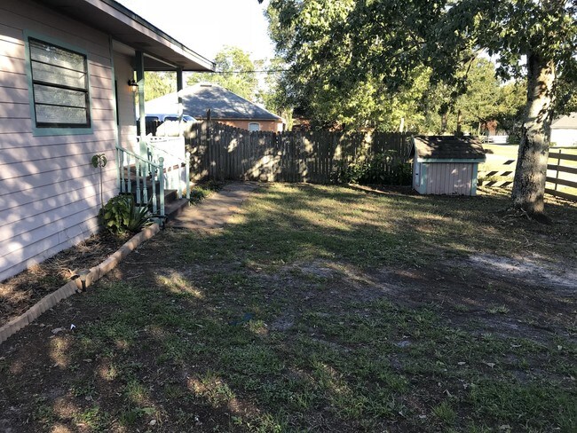 Building Photo - 10070 Harris Ave