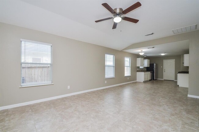 Building Photo - 21806 Hemlock Park Dr