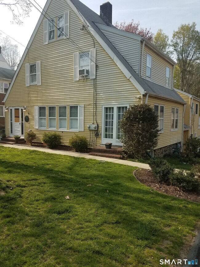 Foto del edificio - 72 Maple Tree Ave