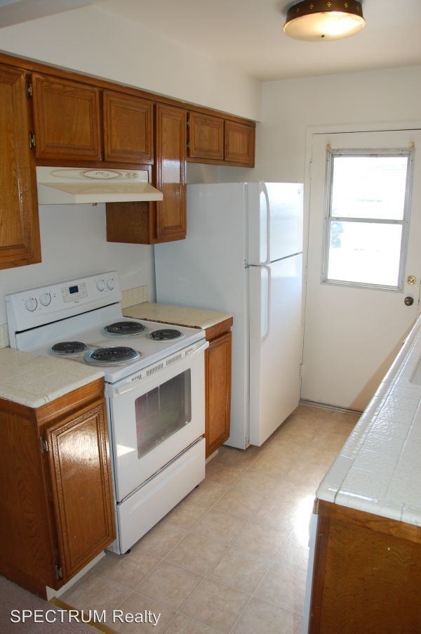 Building Photo - 2 br, 1 bath House - 5951 Hickory Street #4