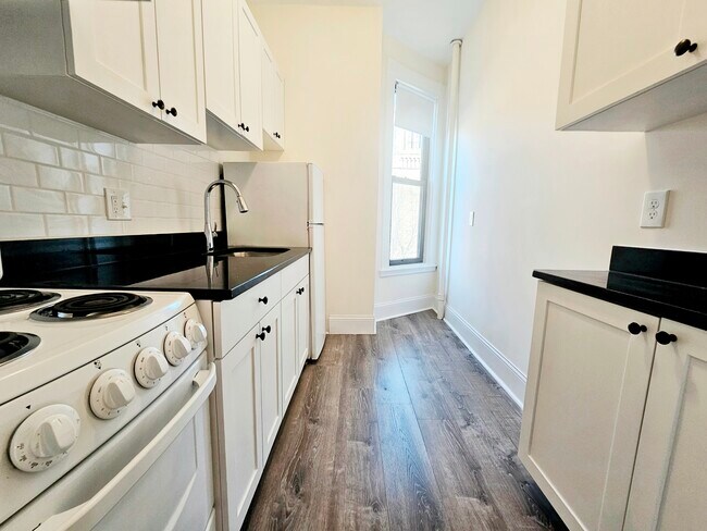 Building Photo - 508 Beacon St