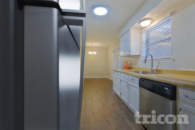 Foto del edificio - 716 Fair Meadows Dr