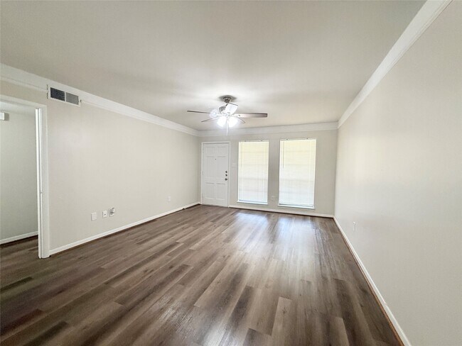 Foto del edificio - 500 Willow Dr