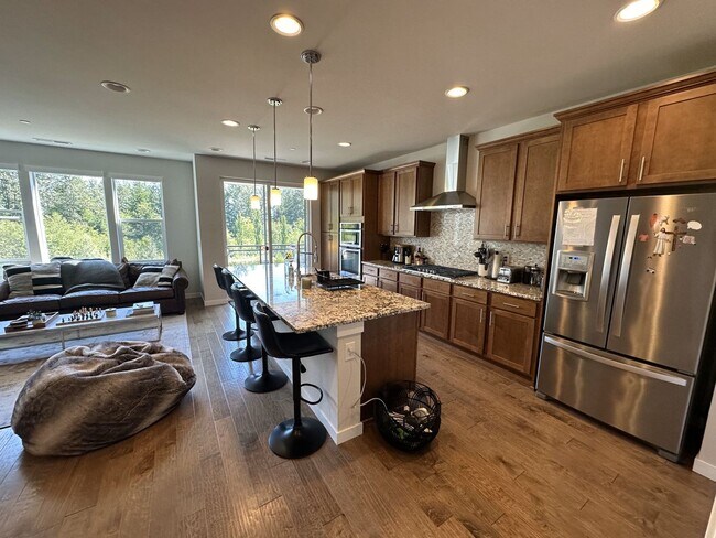 Building Photo - Fantastic Snoqualmie Ridge location showca...