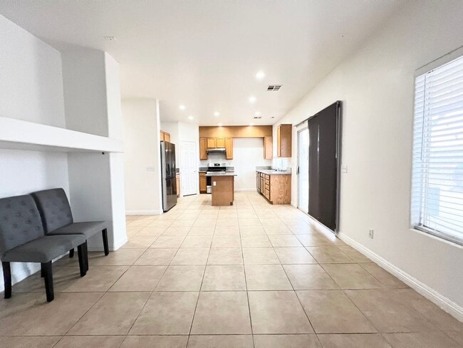 Building Photo - 1147 Regal Lily Way
