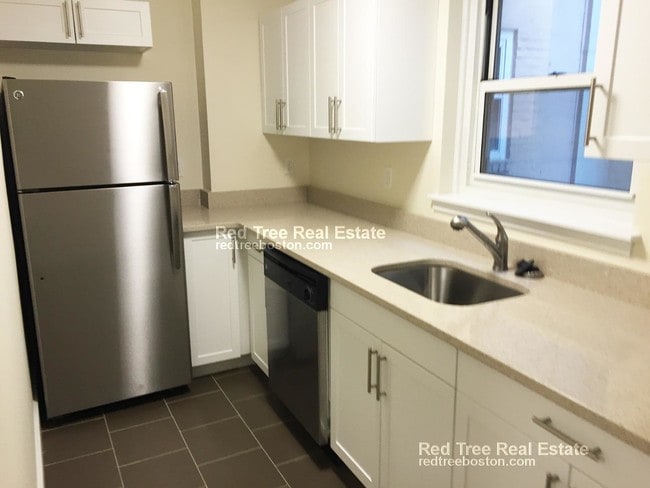 Building Photo - 1440 Beacon St