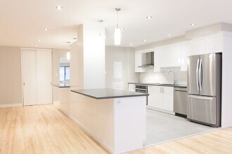 Building Photo - 3468 Rue Drummond