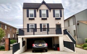 Building Photo - 462 W Chester St