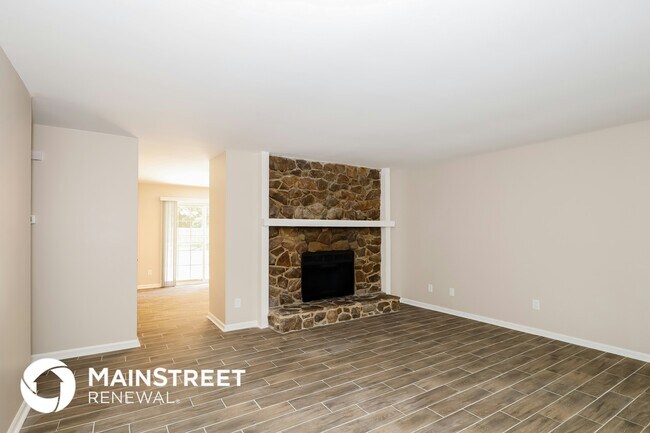 Foto del edificio - 6426 Lake Forest Rd E