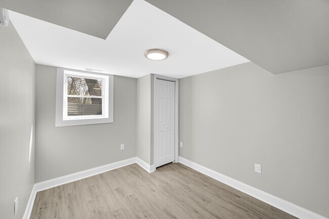 Building Photo - Remodeled Beautiful Ranch Home