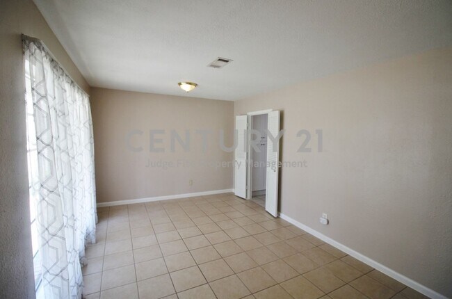 Building Photo - Updated 3/2/2 Situated on Corner Lot in La...