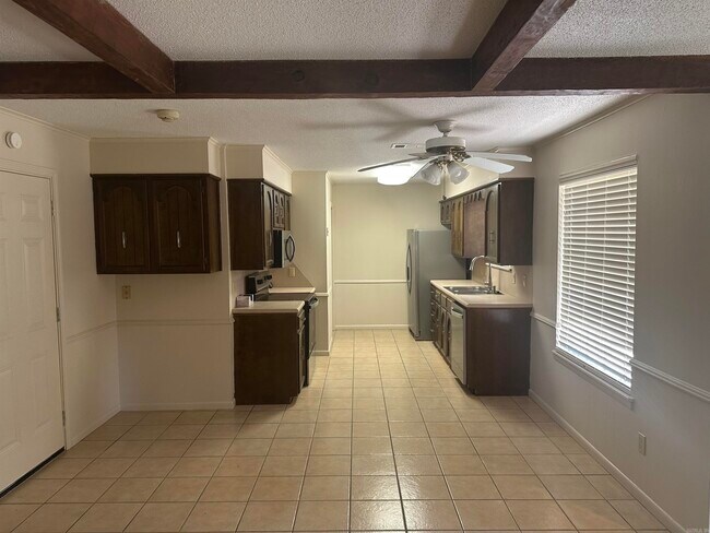 Foto del edificio - 820 S Shackleford Rd