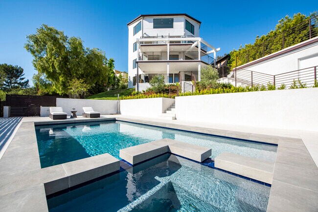 Foto del edificio - 290 Lake Sherwood Dr