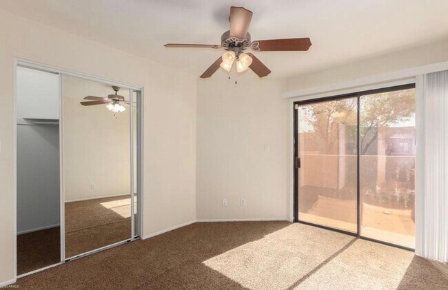 Building Photo - 985 N Granite Reef Rd