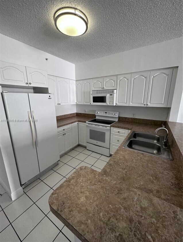 Foto principal - 5091 NW 7th St