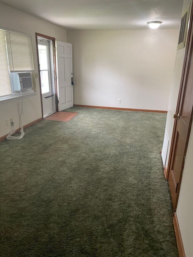 Foto del edificio - Nice Affordable 1 Bedroom Apartment on the...