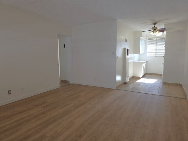 Building Photo - ***MOVE IN SPECIAL!!!*** Second floor 1 bedroom, 1-Bathroom Apartment located Sherman Oaks